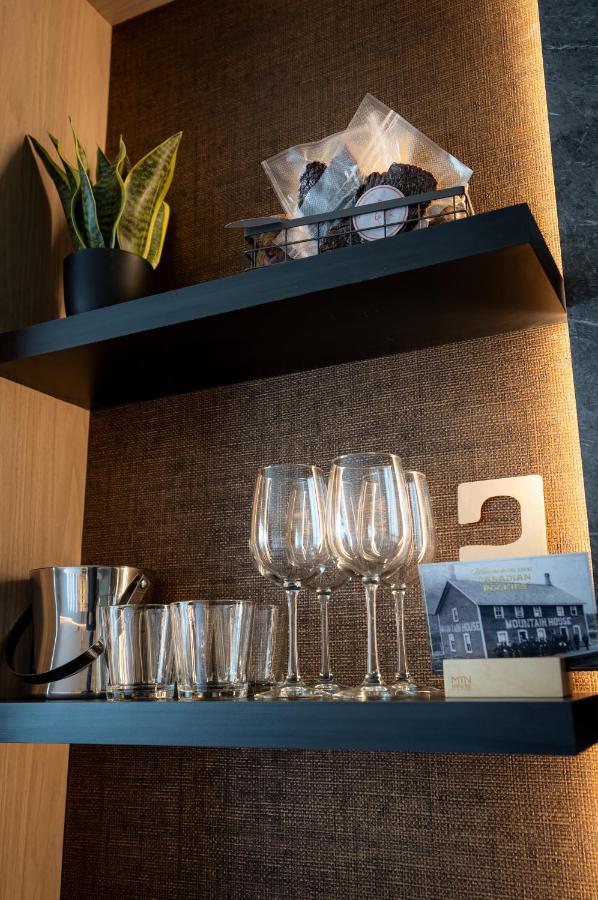 Mtn House By Basecamp Hotel Canmore Bagian luar foto