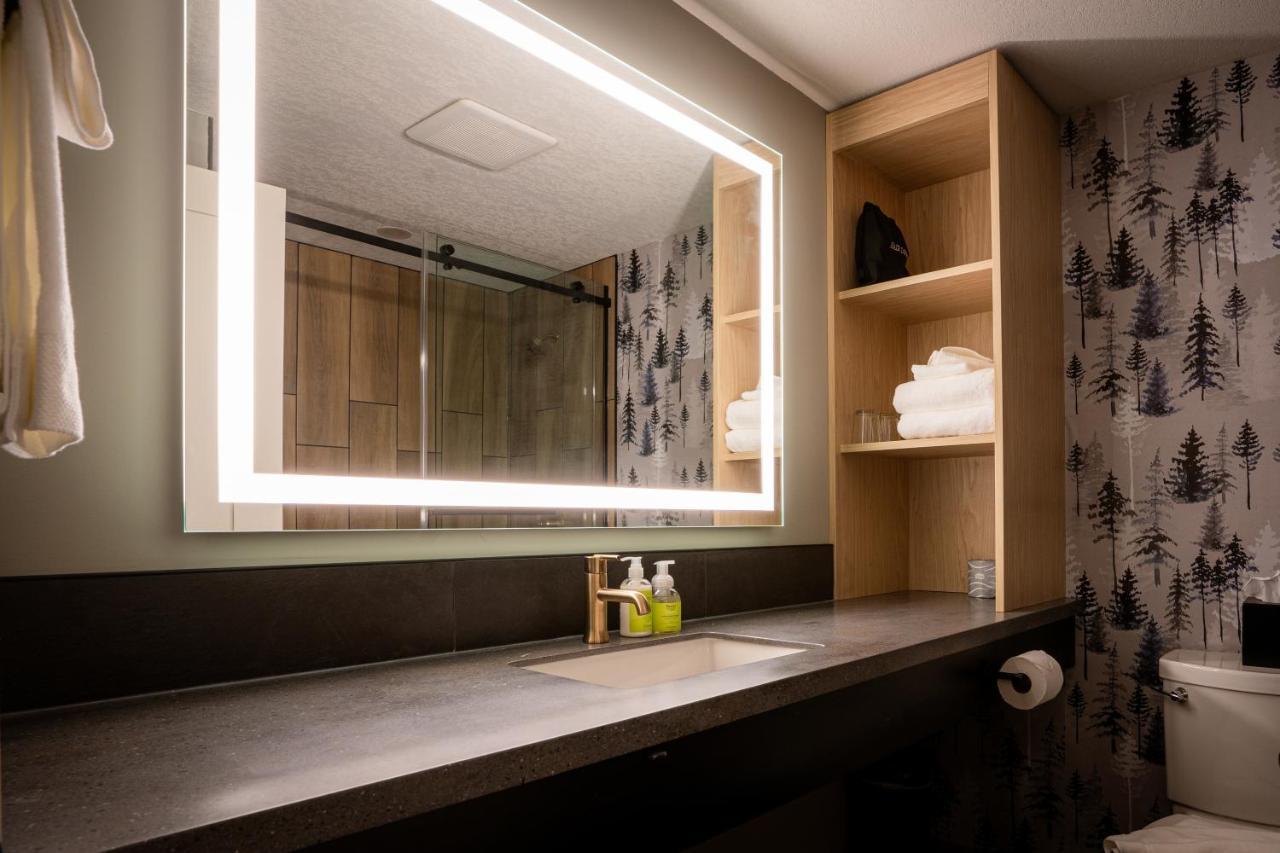 Mtn House By Basecamp Hotel Canmore Bagian luar foto