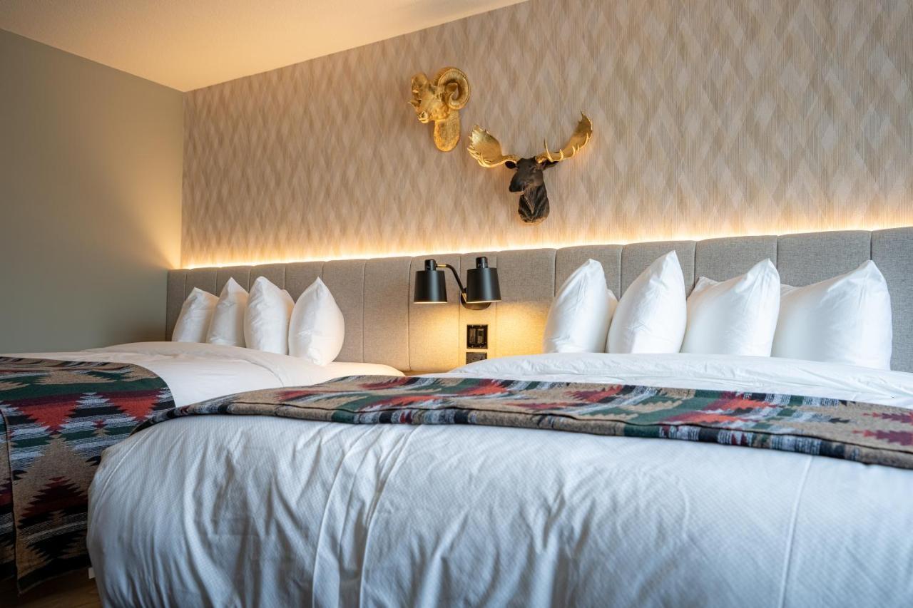 Mtn House By Basecamp Hotel Canmore Bagian luar foto