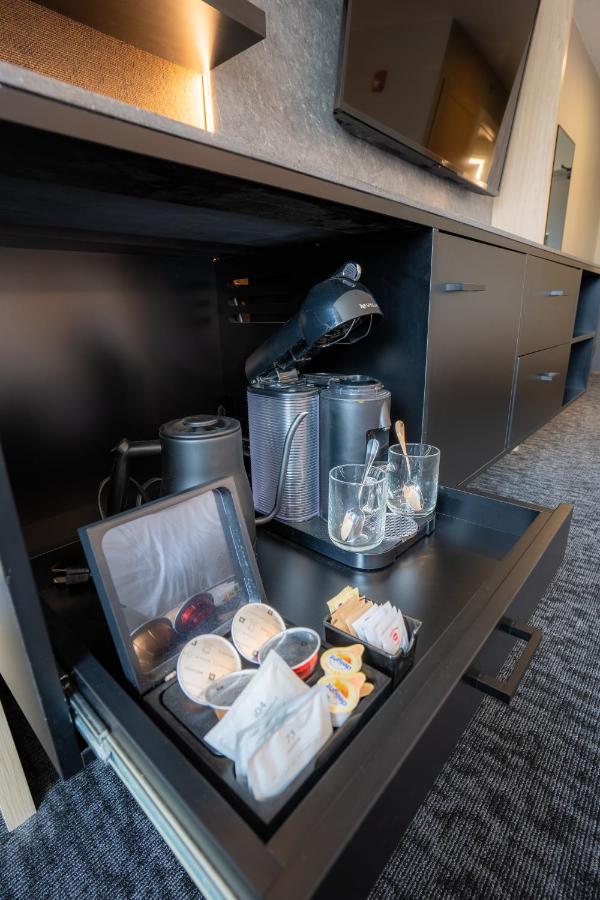 Mtn House By Basecamp Hotel Canmore Bagian luar foto