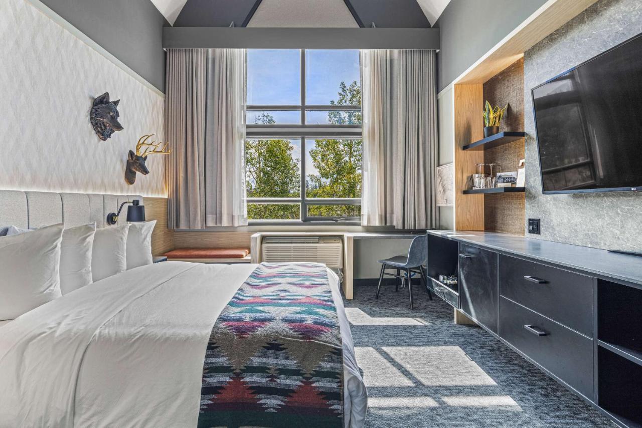 Mtn House By Basecamp Hotel Canmore Bagian luar foto