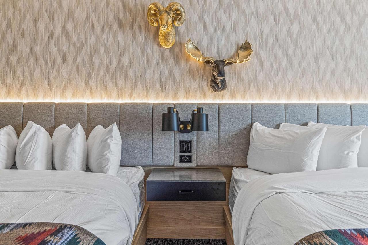 Mtn House By Basecamp Hotel Canmore Bagian luar foto