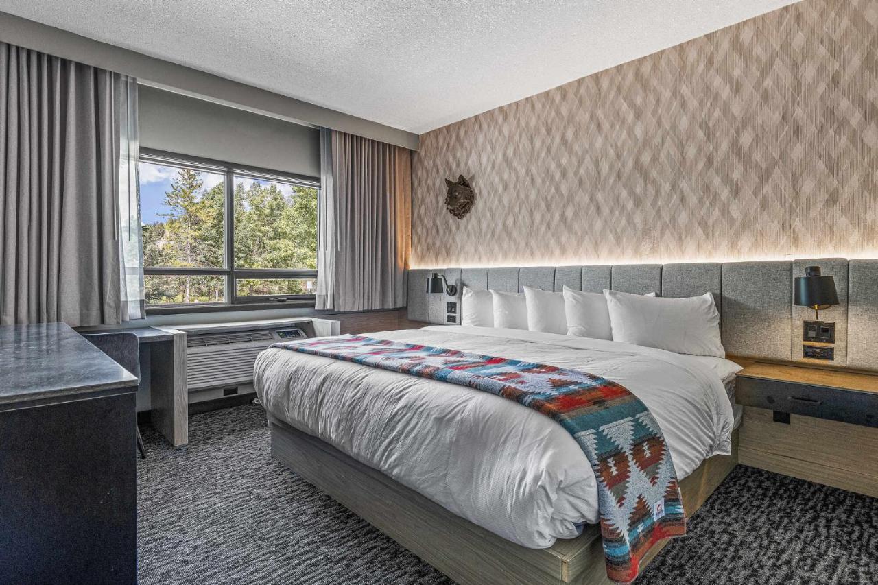 Mtn House By Basecamp Hotel Canmore Bagian luar foto