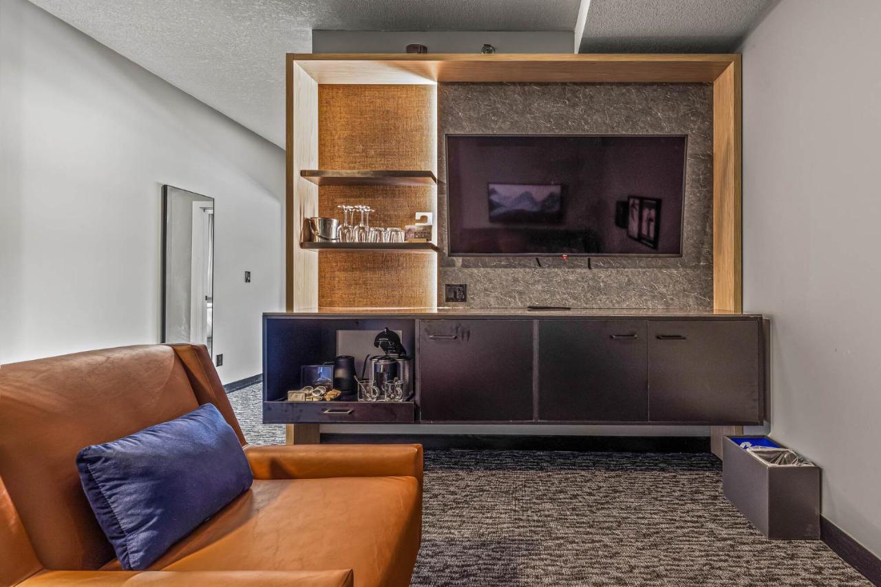 Mtn House By Basecamp Hotel Canmore Bagian luar foto