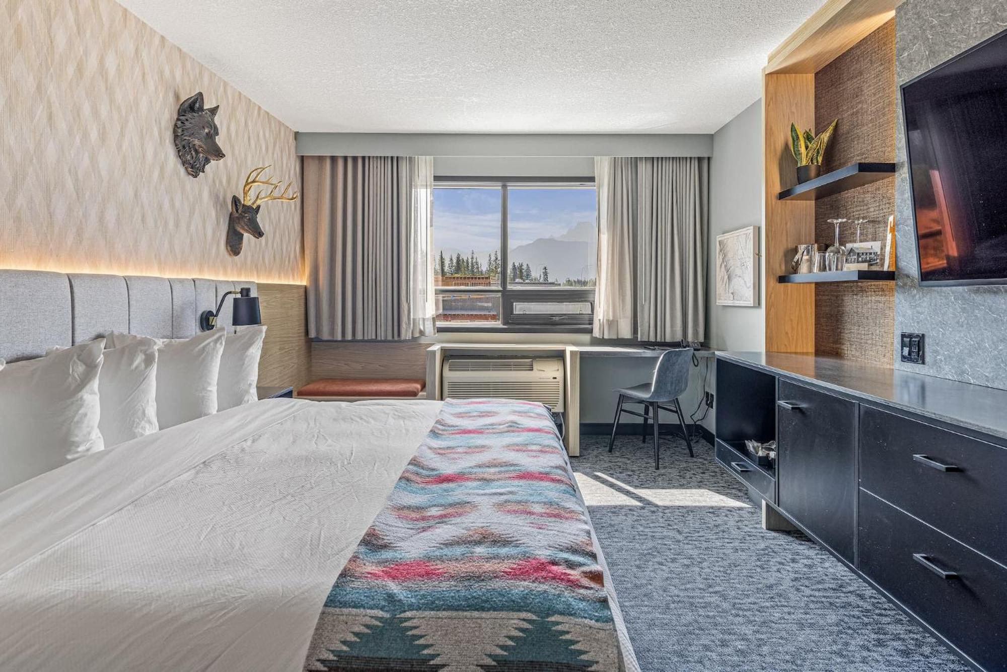 Mtn House By Basecamp Hotel Canmore Bagian luar foto