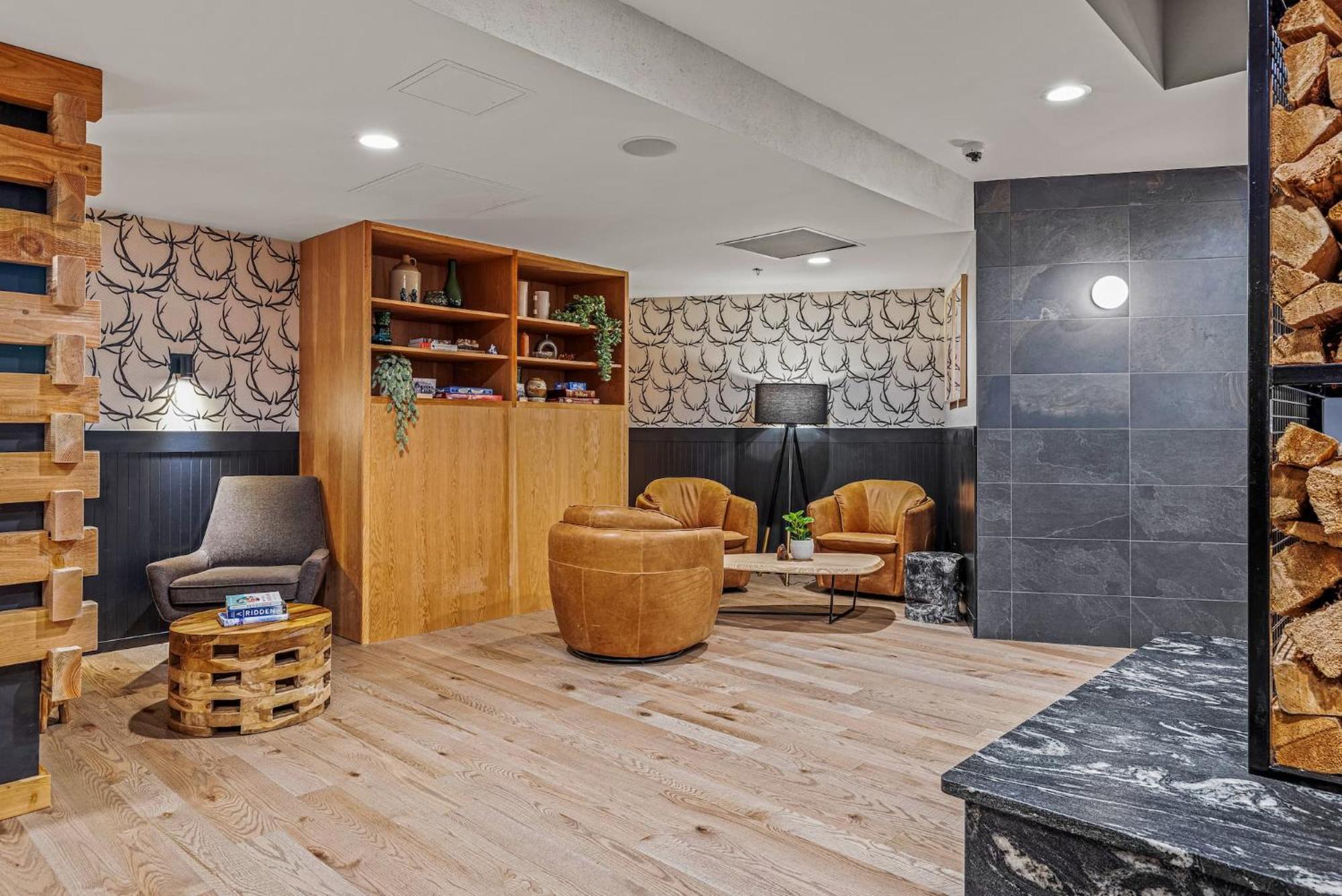 Mtn House By Basecamp Hotel Canmore Bagian luar foto