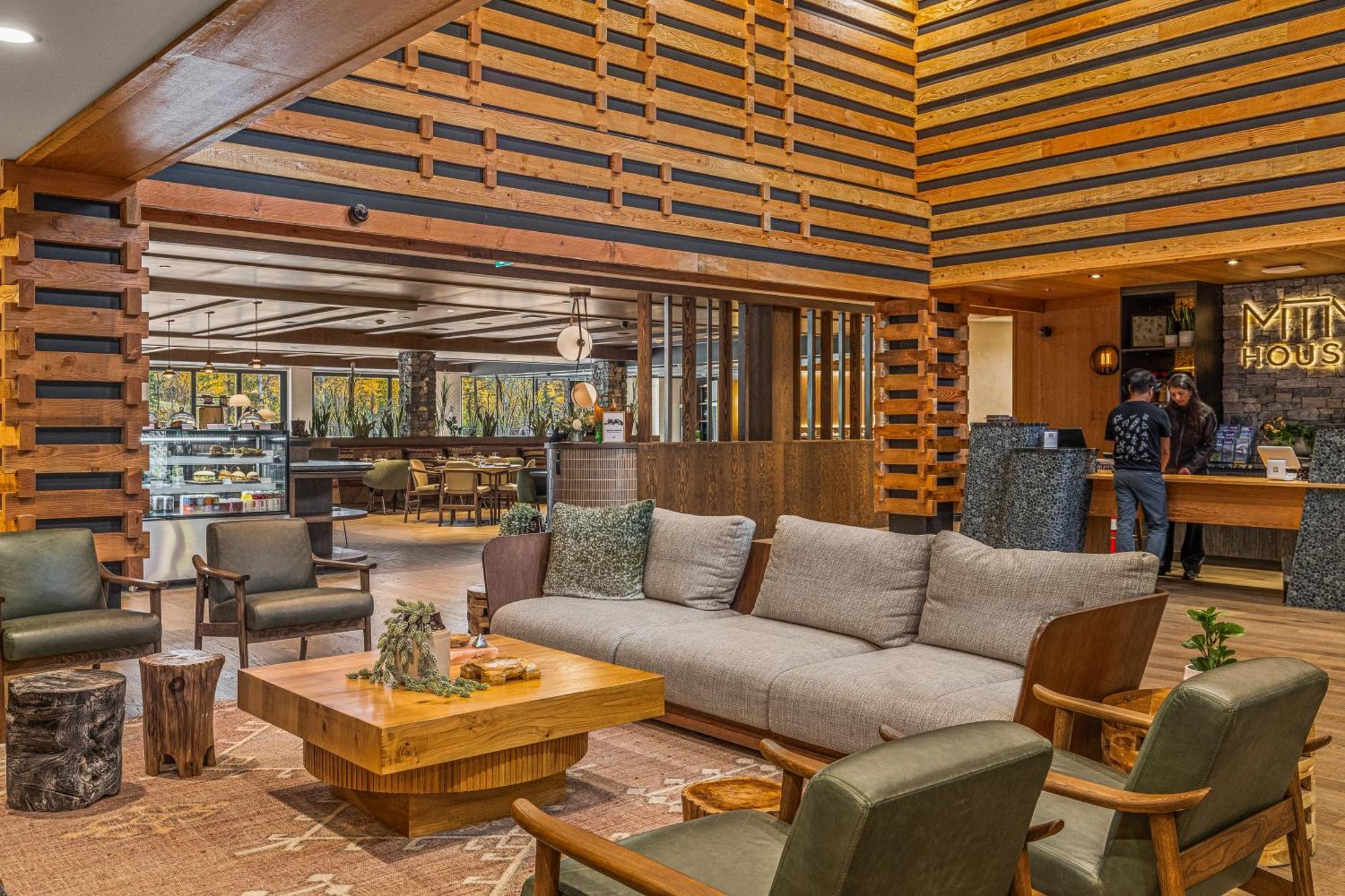 Mtn House By Basecamp Hotel Canmore Bagian luar foto