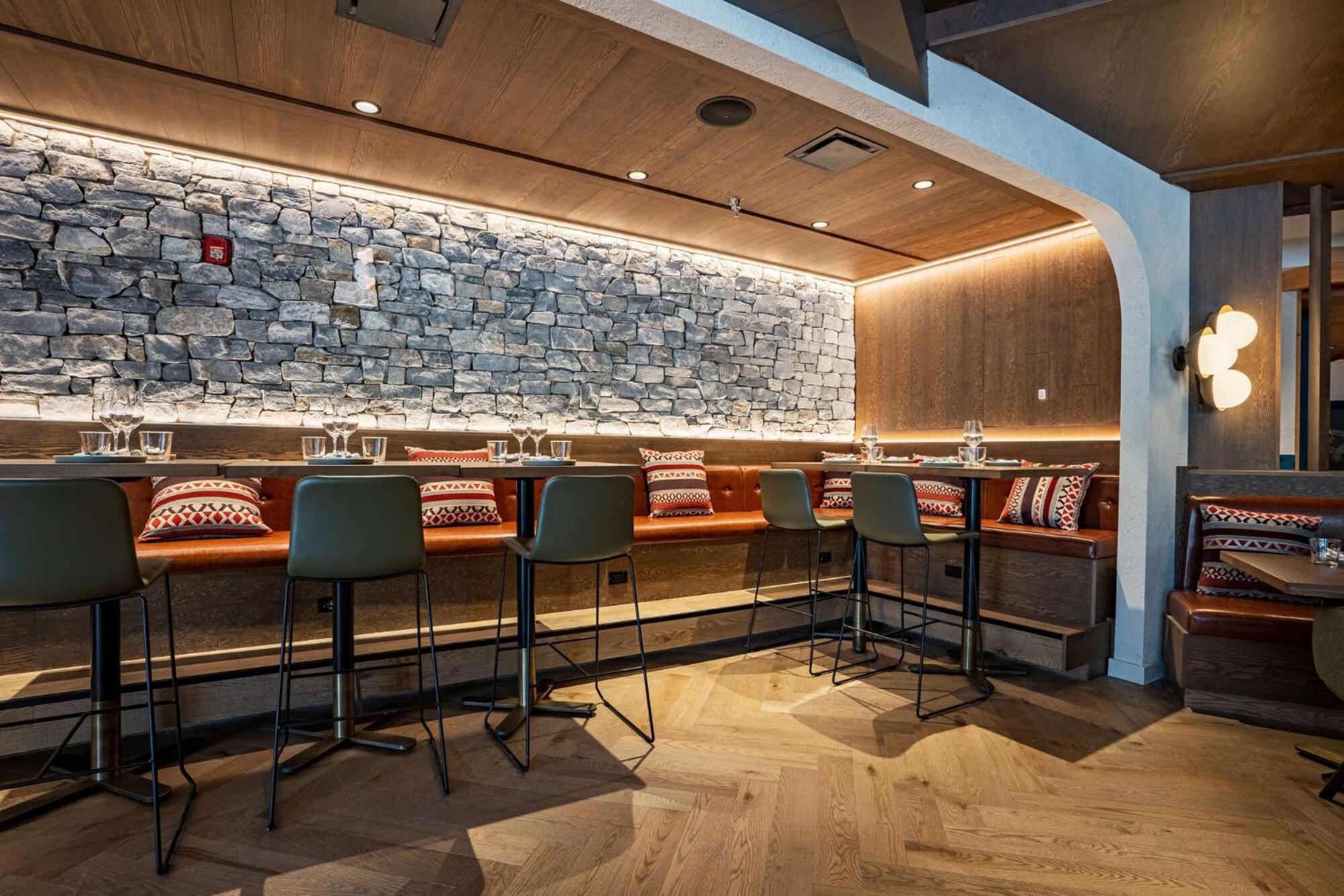 Mtn House By Basecamp Hotel Canmore Bagian luar foto