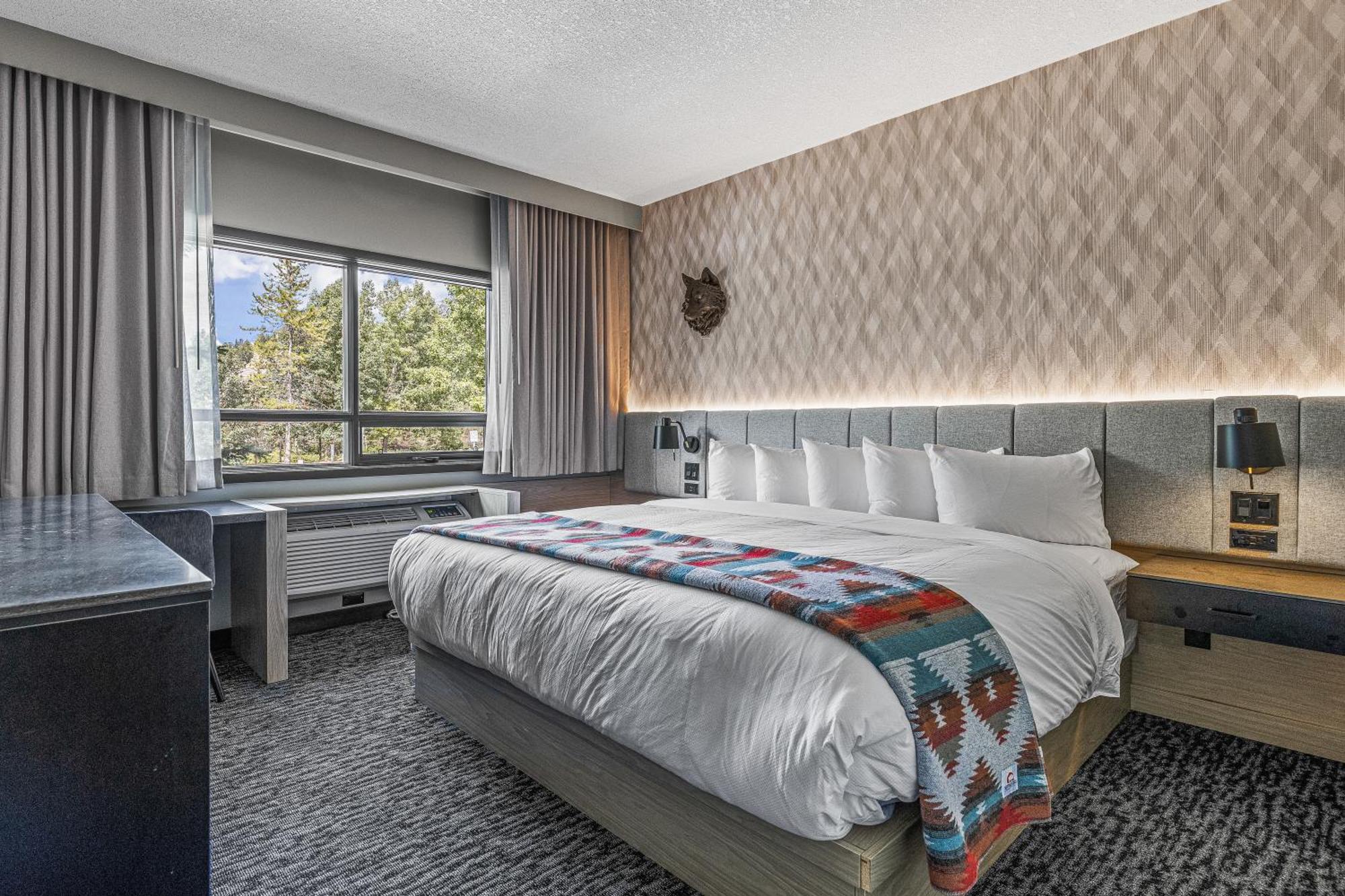 Mtn House By Basecamp Hotel Canmore Bagian luar foto