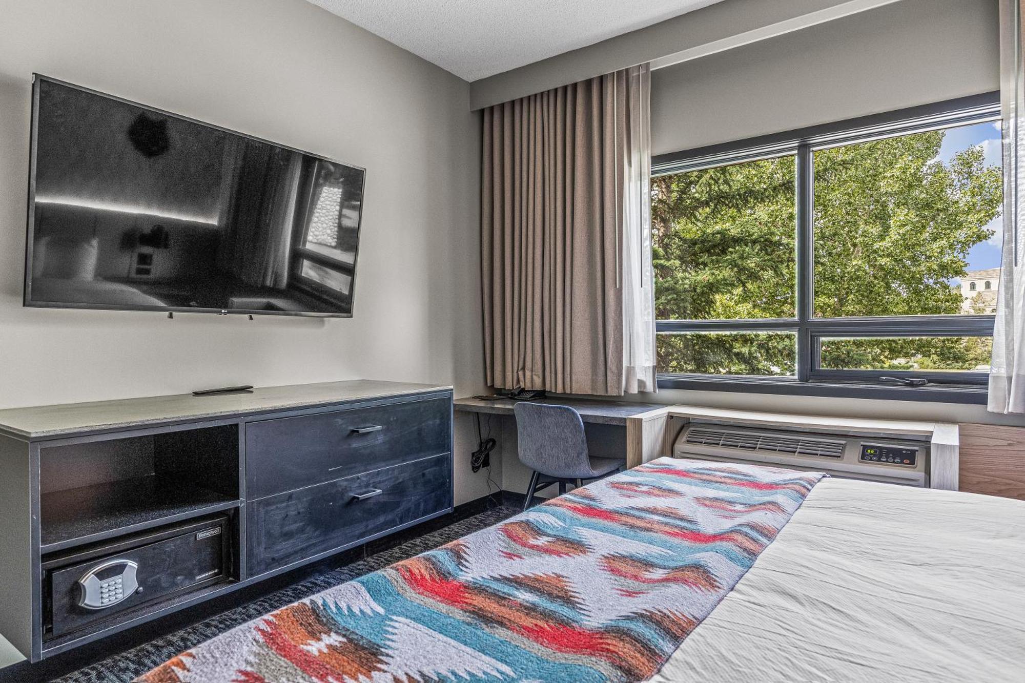 Mtn House By Basecamp Hotel Canmore Bagian luar foto