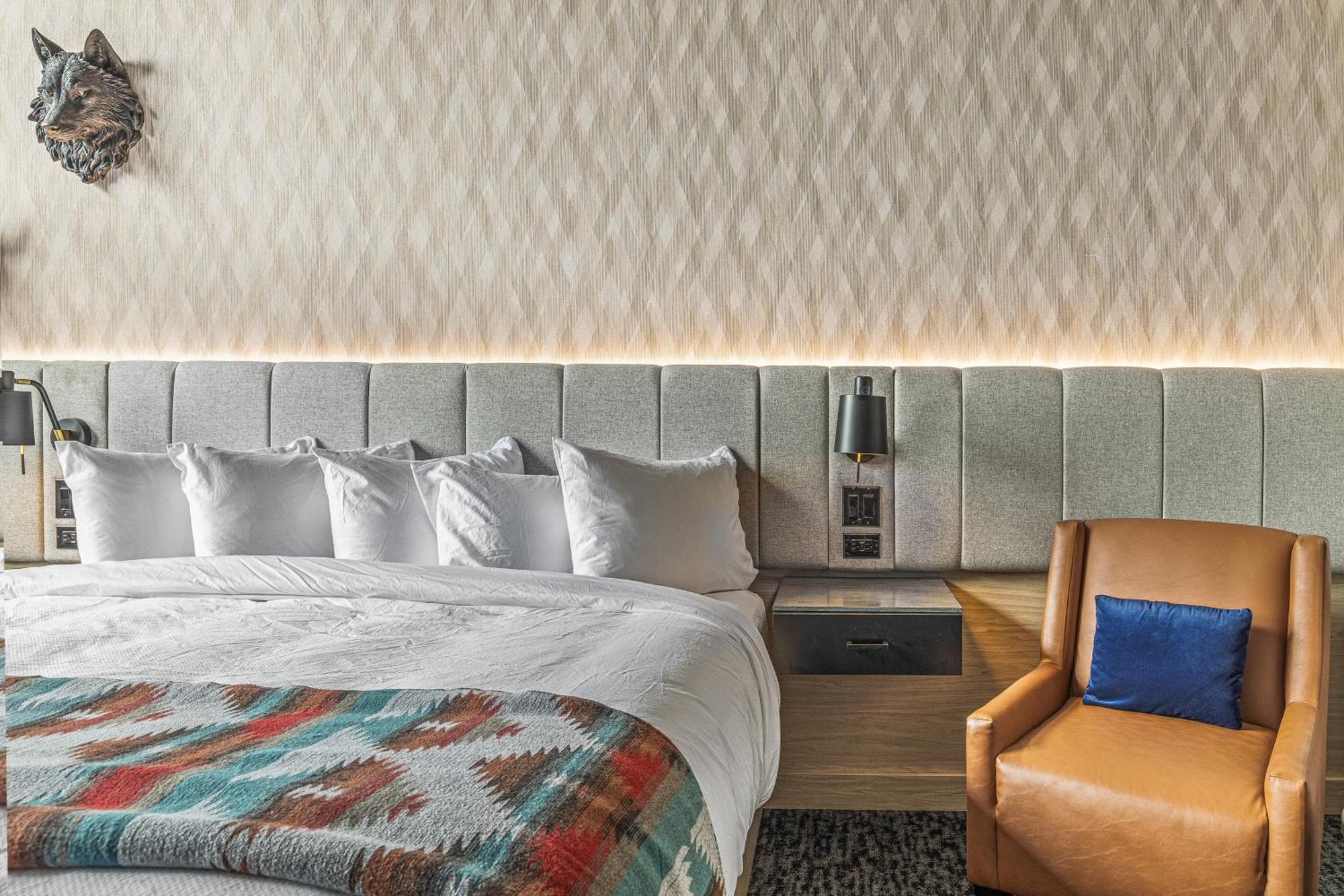 Mtn House By Basecamp Hotel Canmore Bagian luar foto