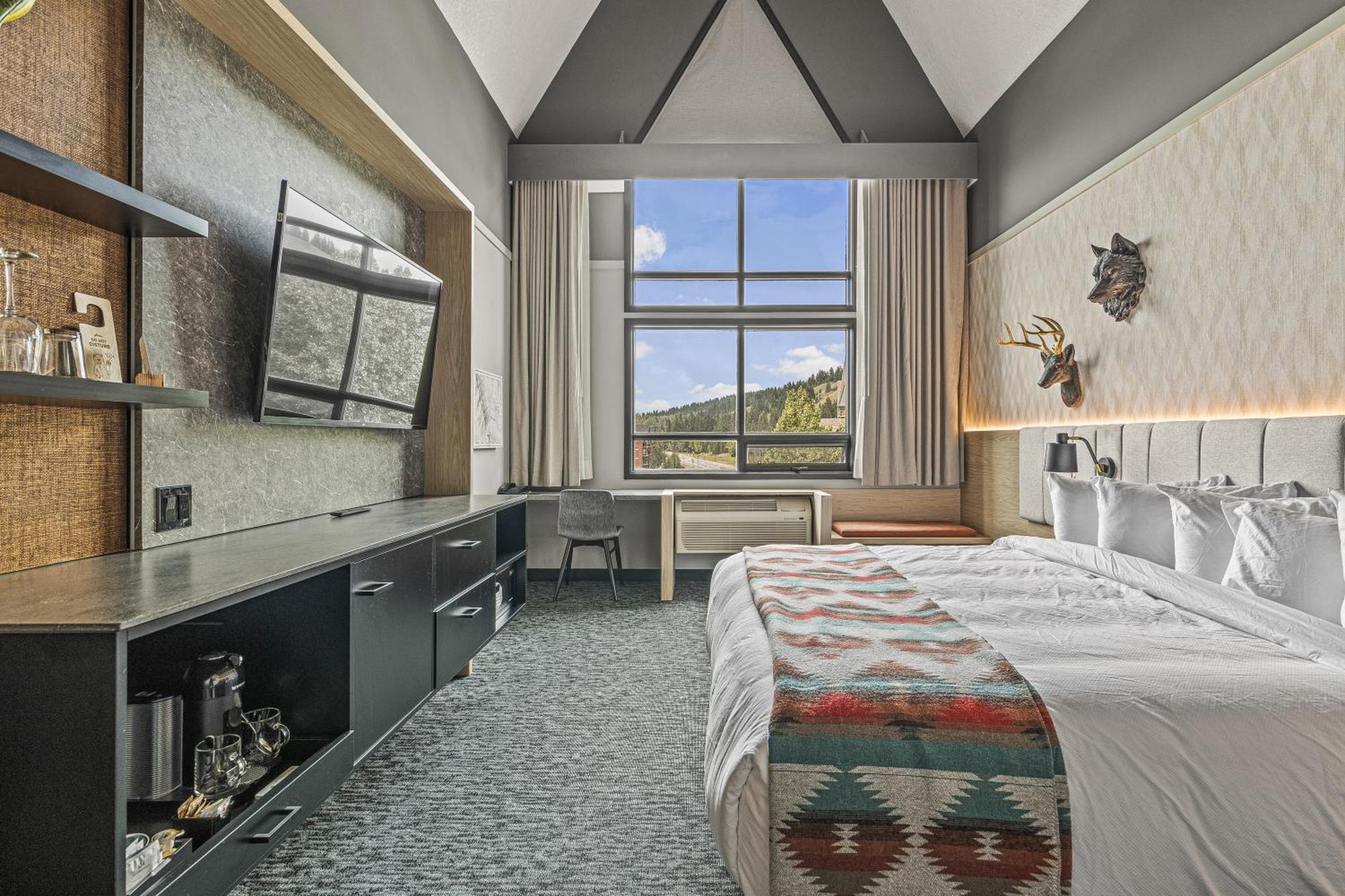 Mtn House By Basecamp Hotel Canmore Bagian luar foto