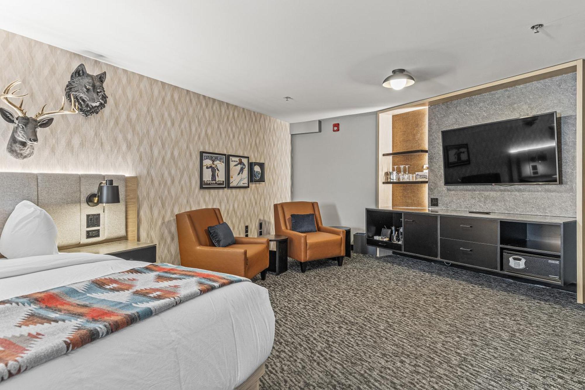 Mtn House By Basecamp Hotel Canmore Bagian luar foto