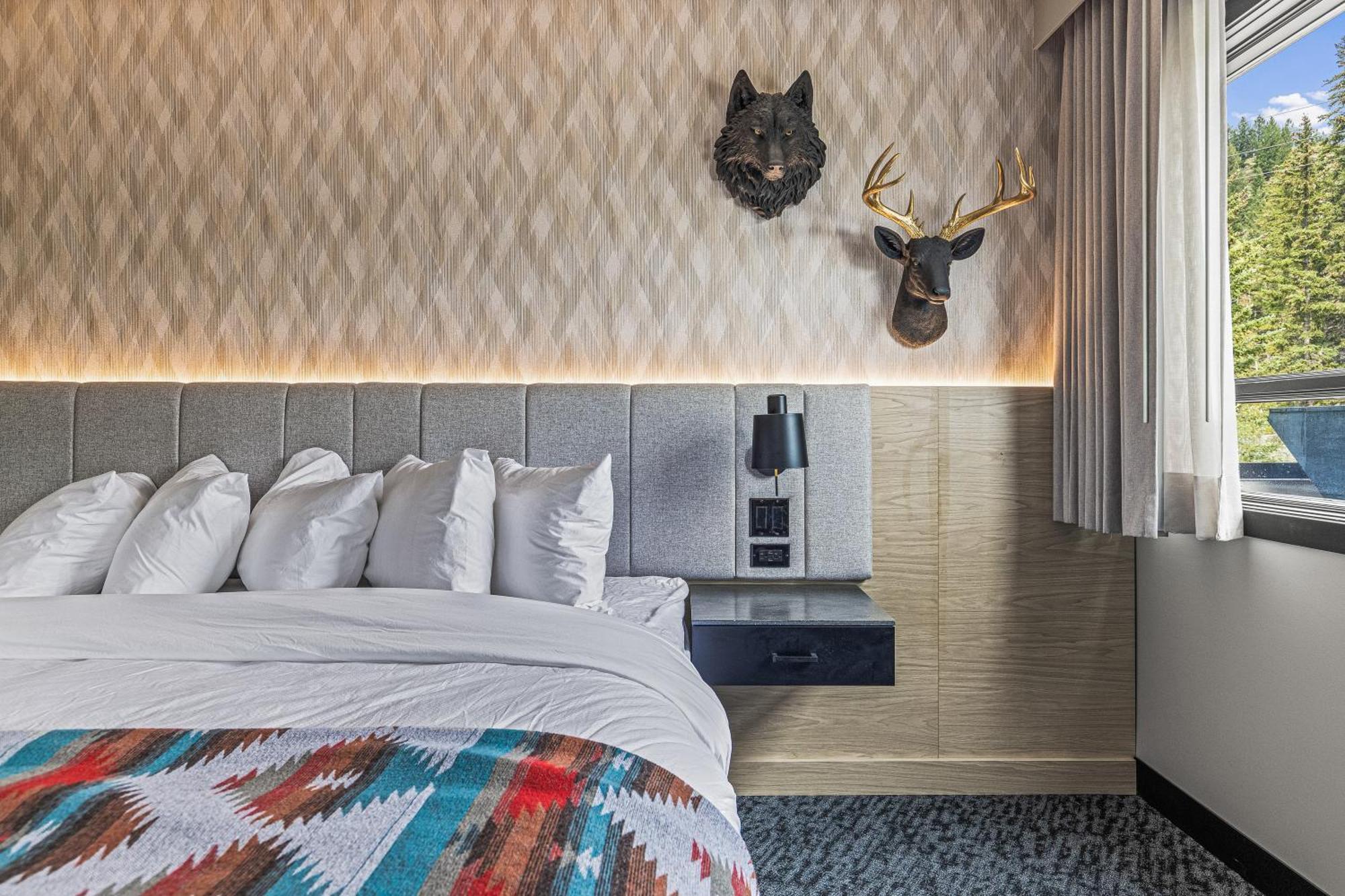 Mtn House By Basecamp Hotel Canmore Bagian luar foto