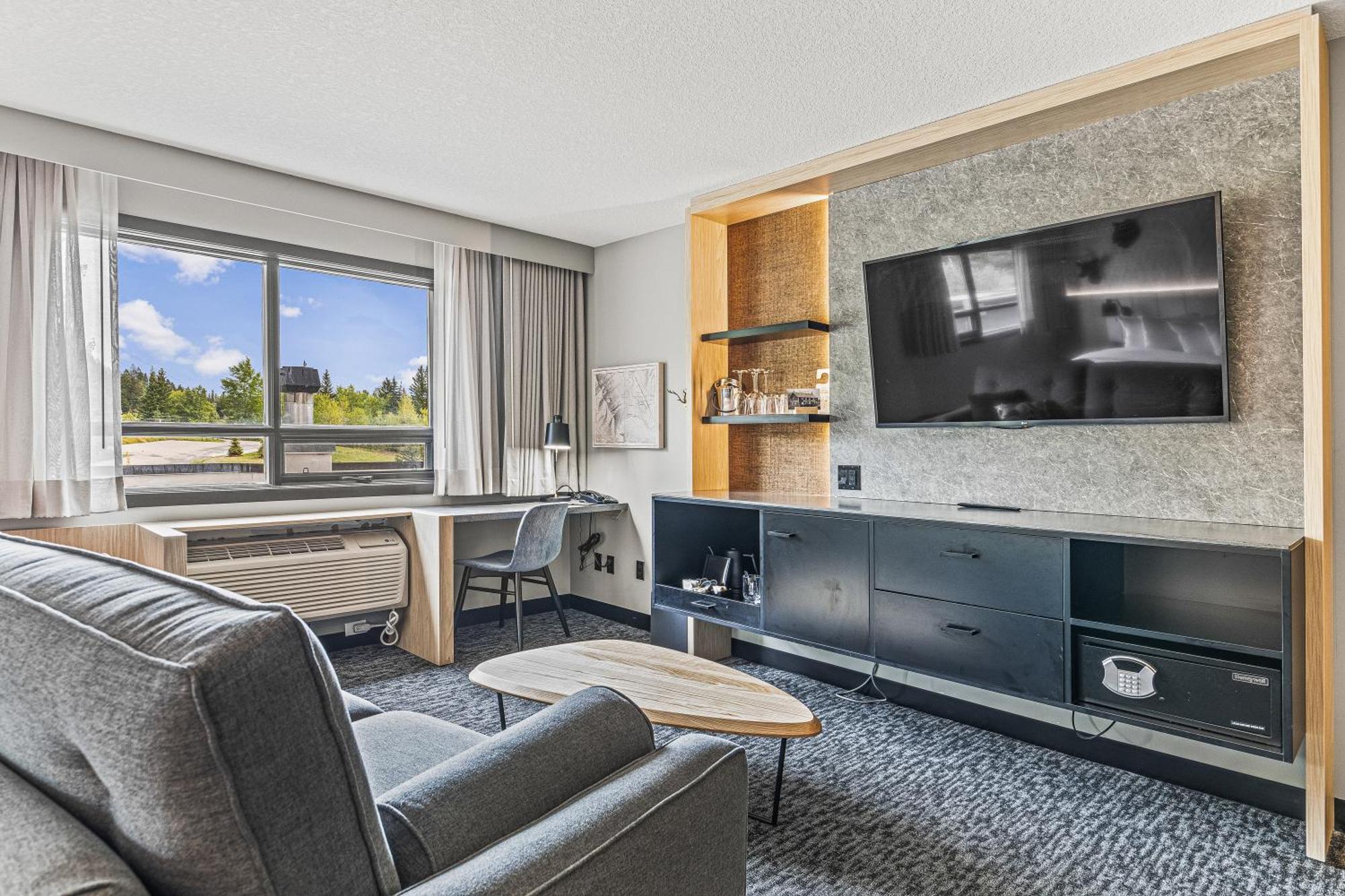 Mtn House By Basecamp Hotel Canmore Bagian luar foto