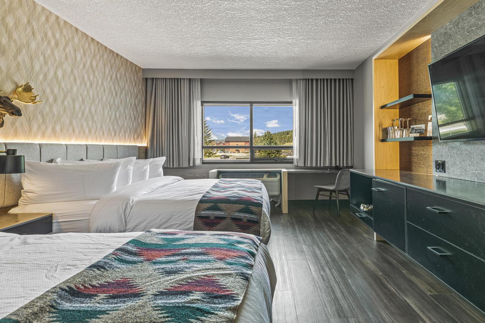 Mtn House By Basecamp Hotel Canmore Bagian luar foto