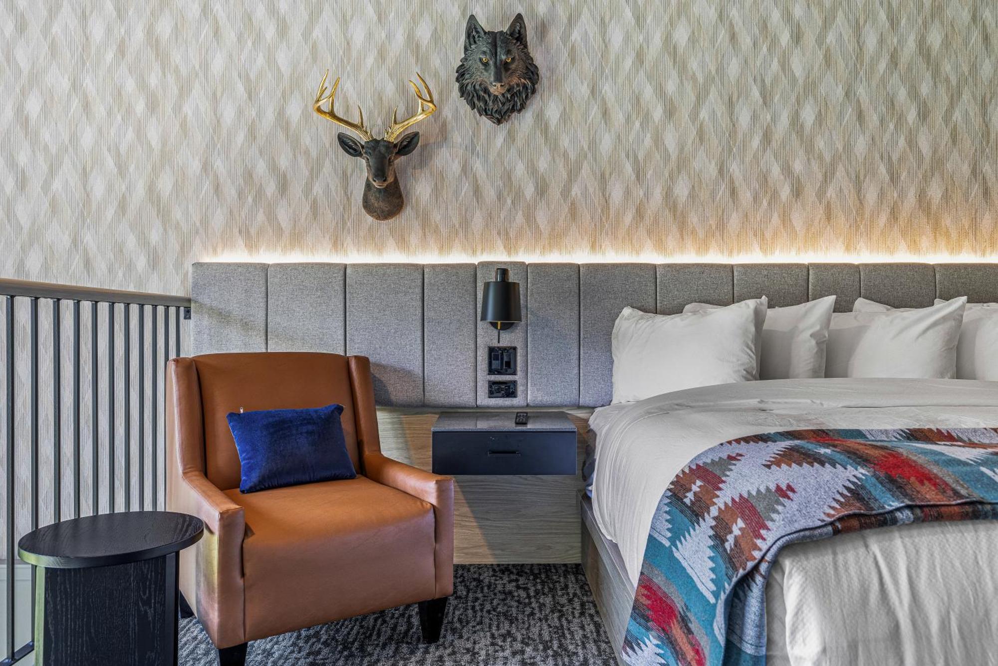 Mtn House By Basecamp Hotel Canmore Bagian luar foto