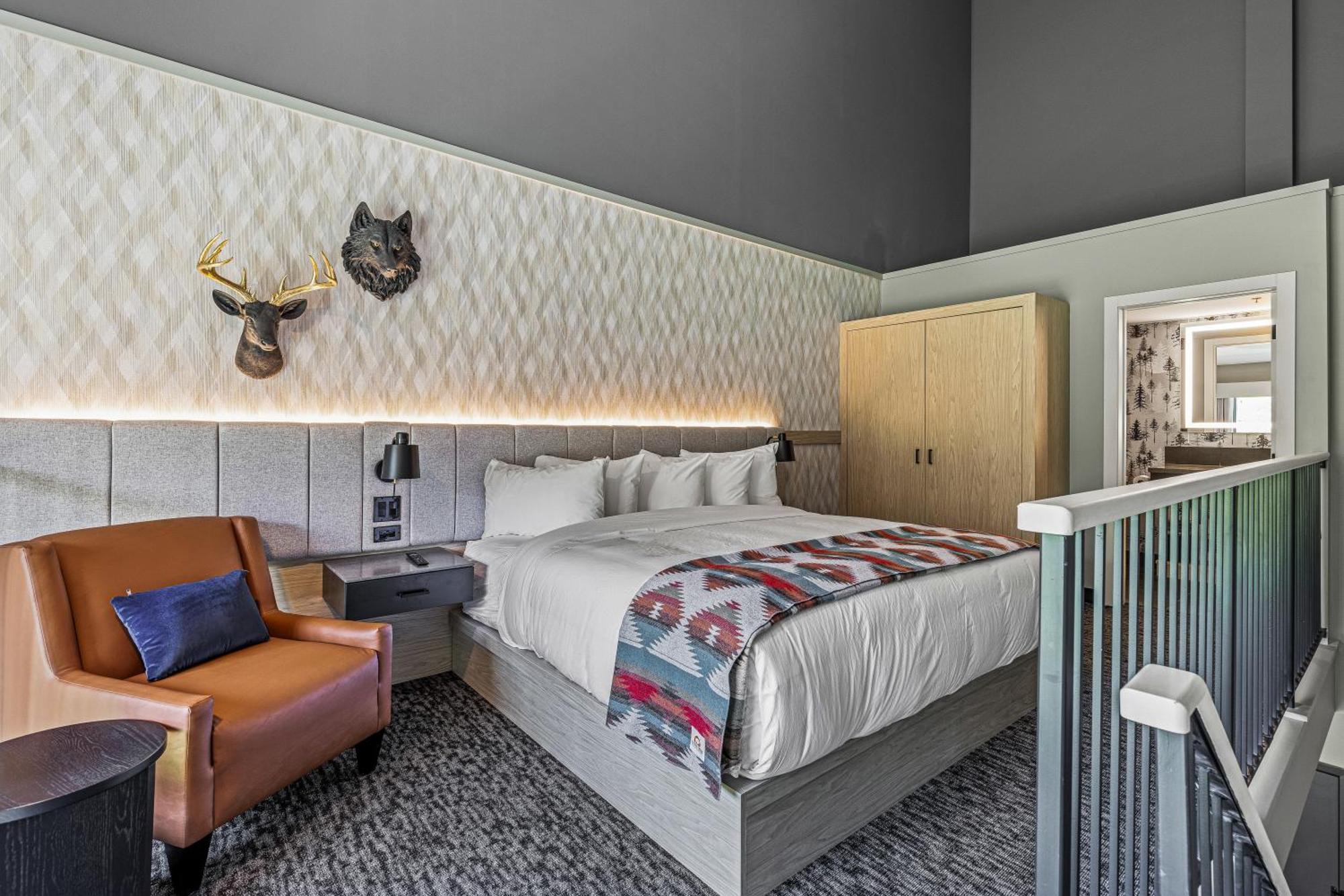 Mtn House By Basecamp Hotel Canmore Bagian luar foto
