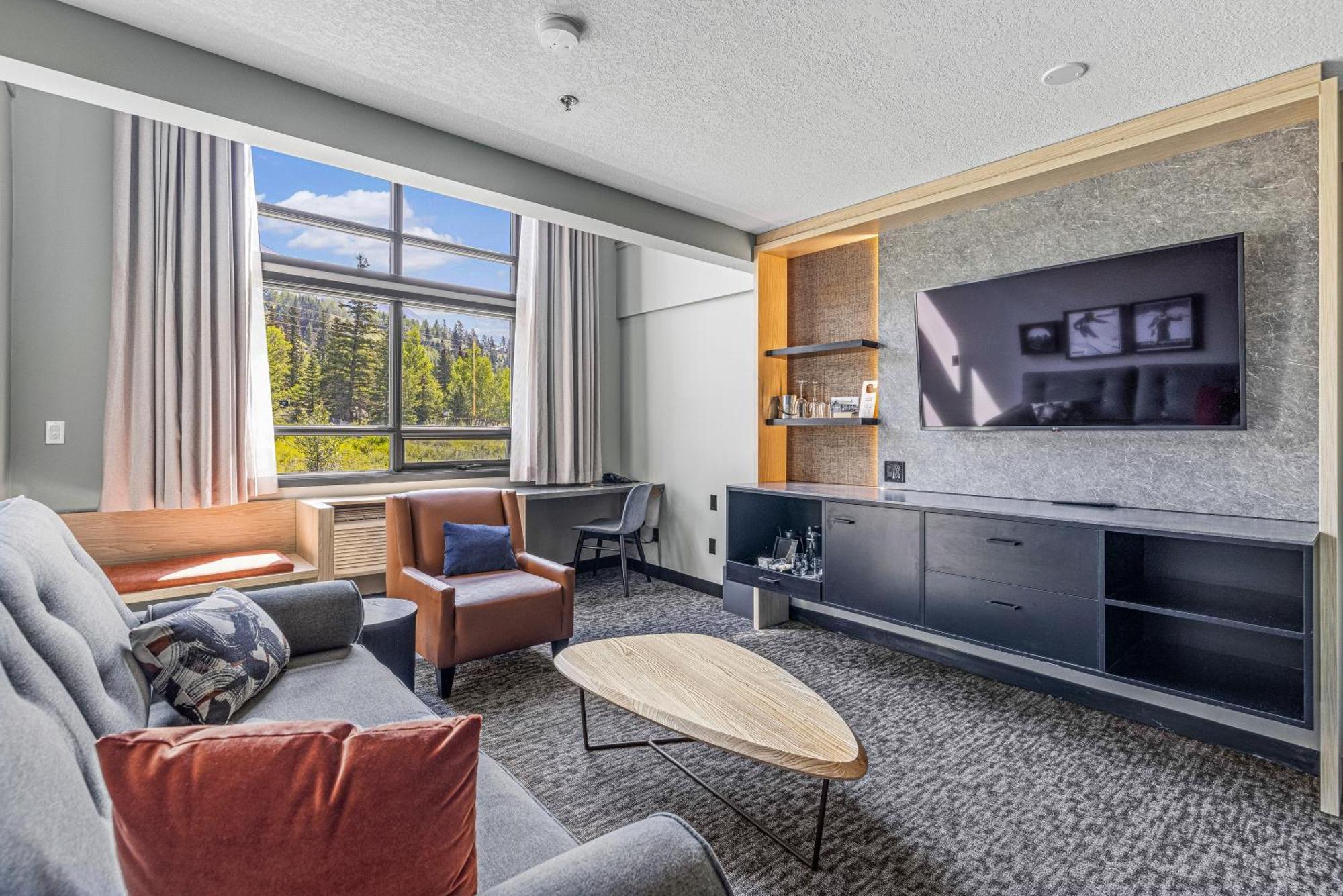 Mtn House By Basecamp Hotel Canmore Bagian luar foto