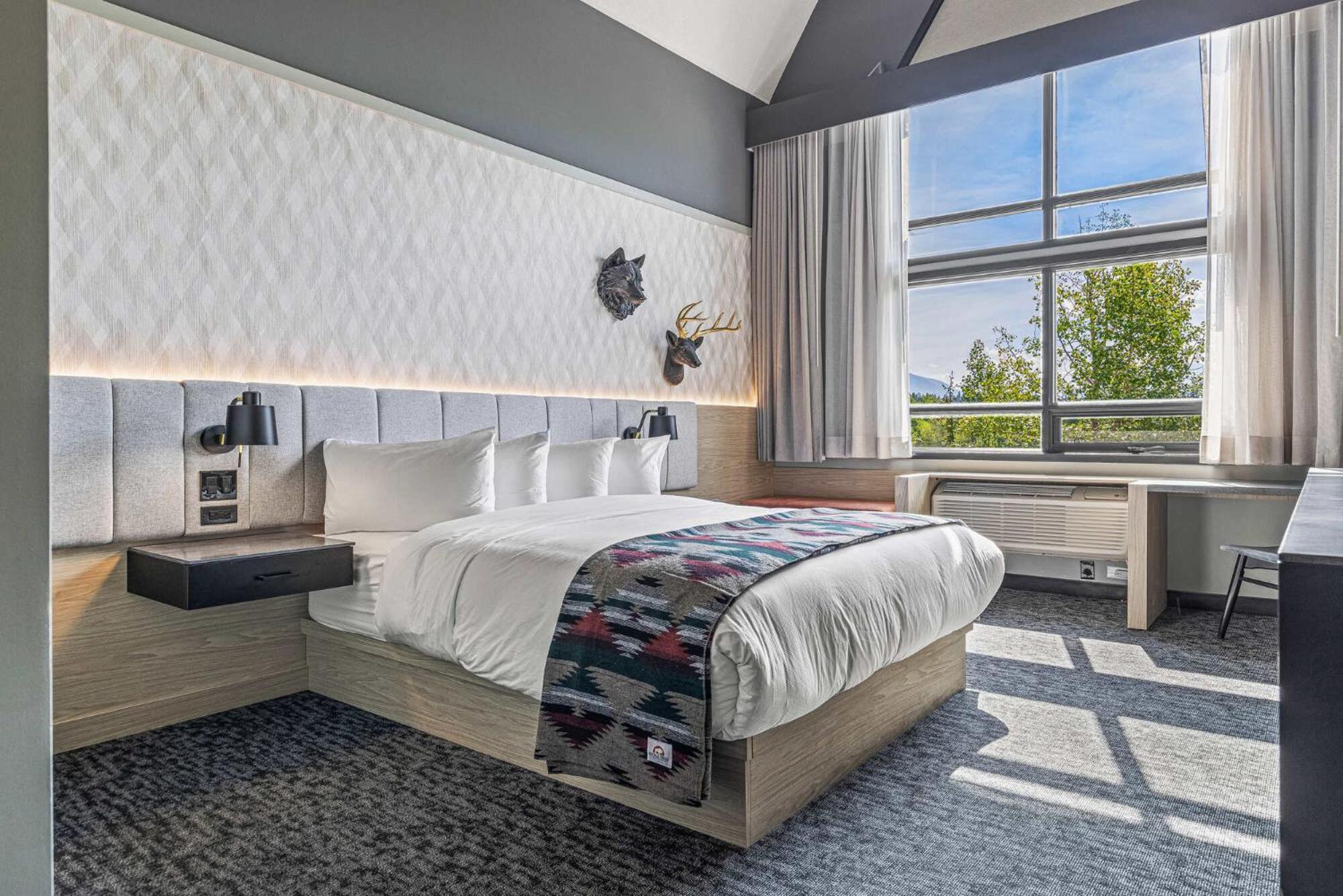 Mtn House By Basecamp Hotel Canmore Bagian luar foto