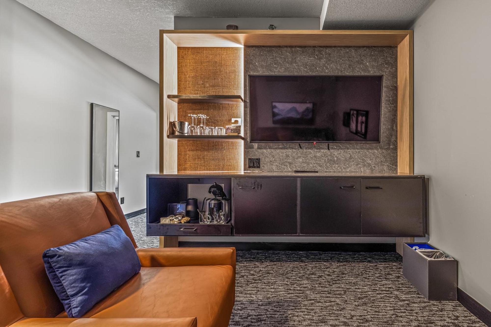 Mtn House By Basecamp Hotel Canmore Bagian luar foto