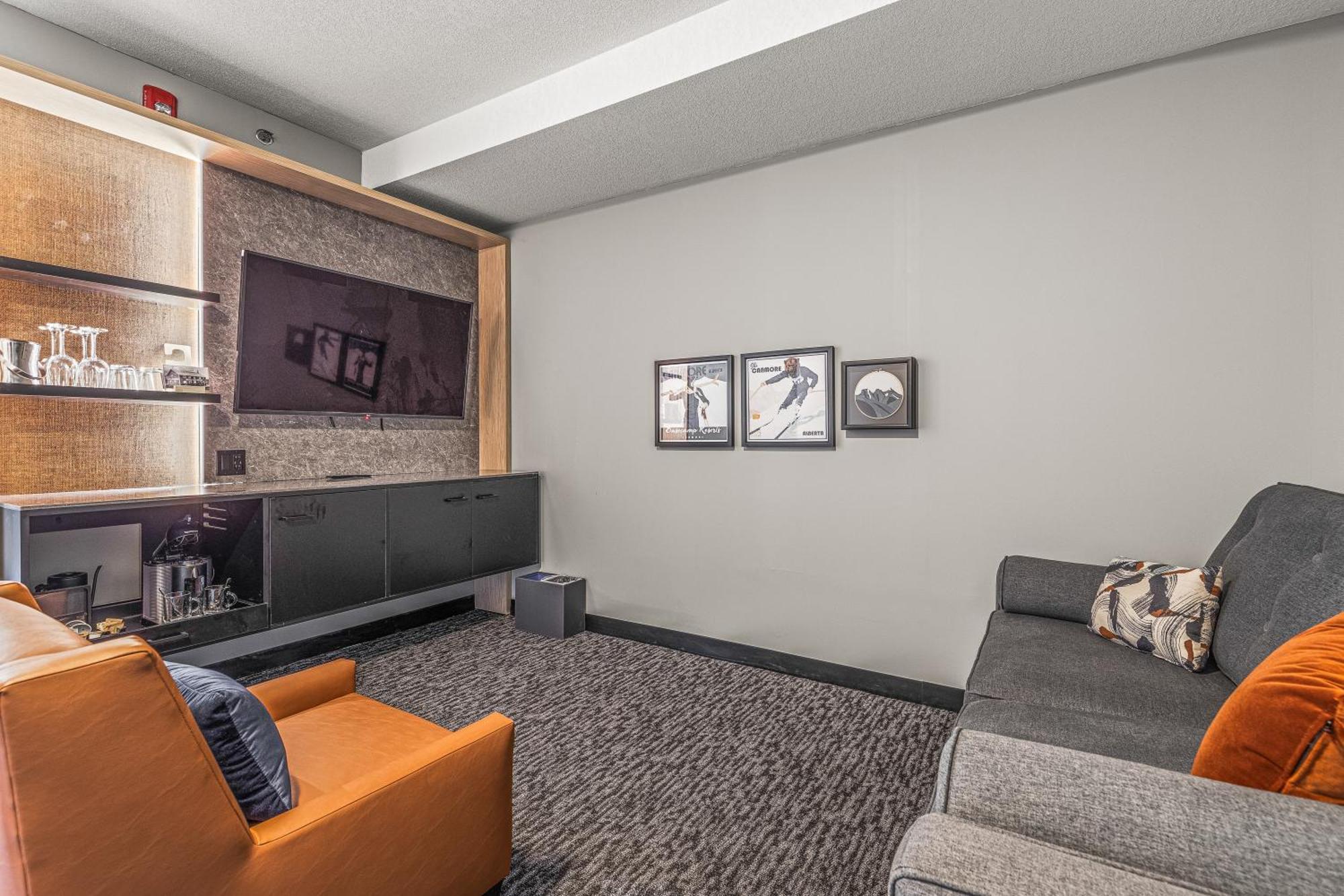Mtn House By Basecamp Hotel Canmore Bagian luar foto
