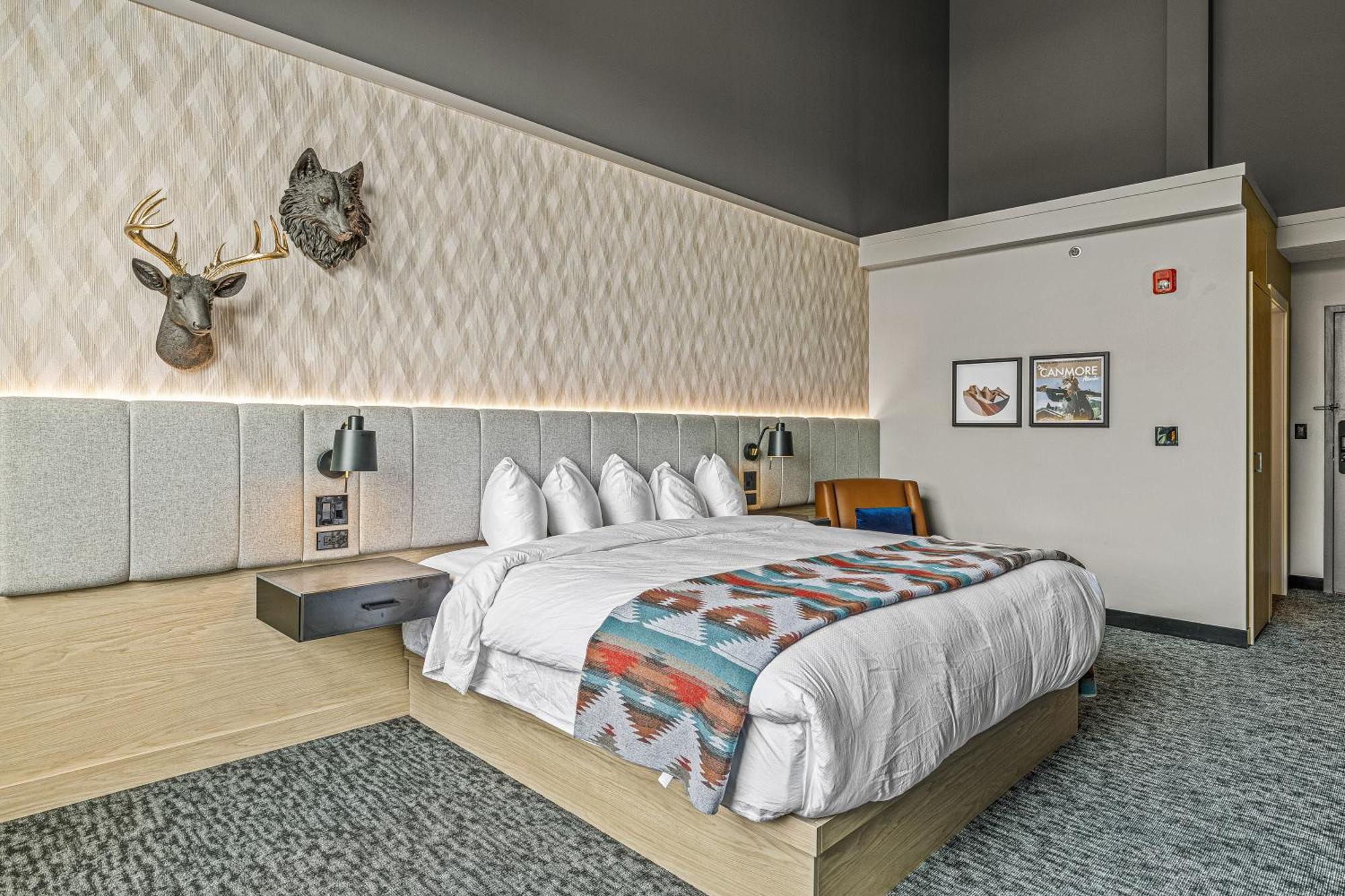 Mtn House By Basecamp Hotel Canmore Bagian luar foto