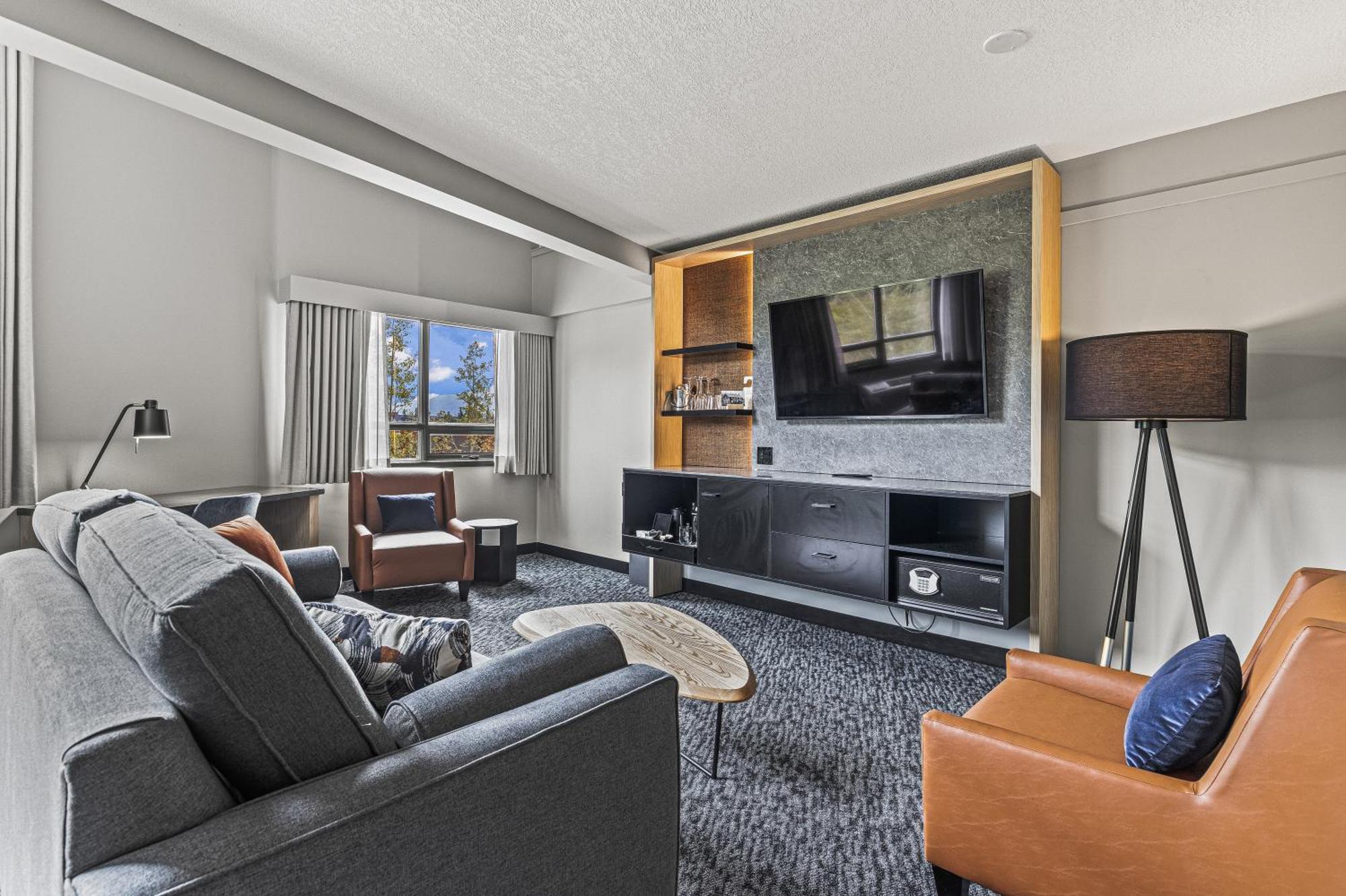 Mtn House By Basecamp Hotel Canmore Bagian luar foto