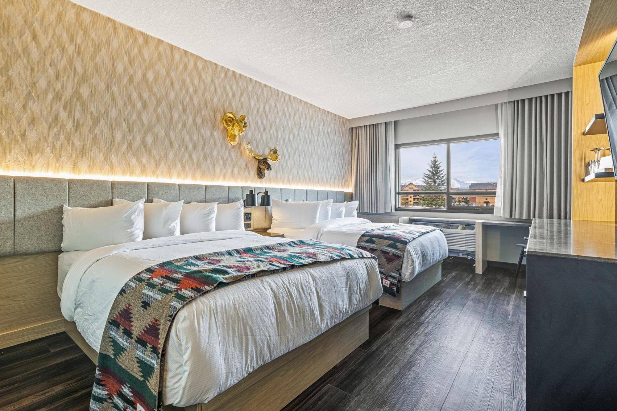 Mtn House By Basecamp Hotel Canmore Bagian luar foto