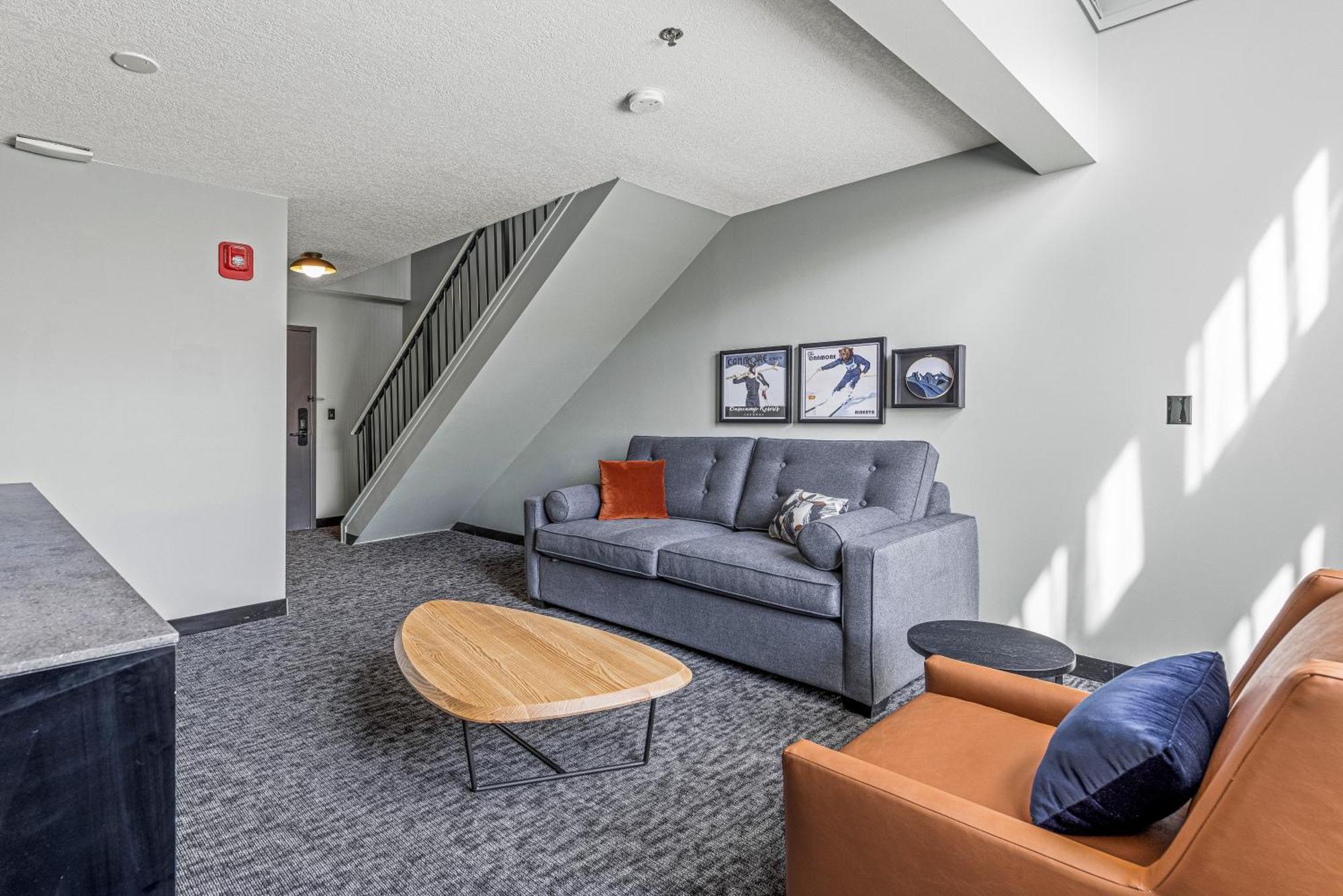Mtn House By Basecamp Hotel Canmore Bagian luar foto